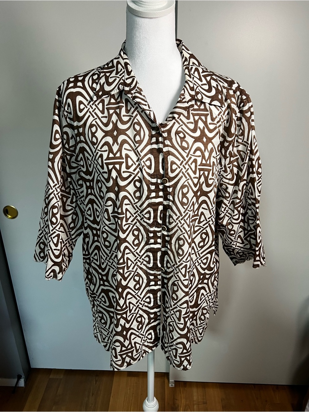 Women’s Brown & White Patterned Button-Down Shirt